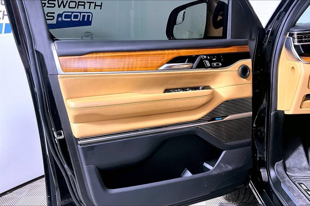 Used 2022 Jeep Grand Wagoneer Series III AWD/4WD image 18