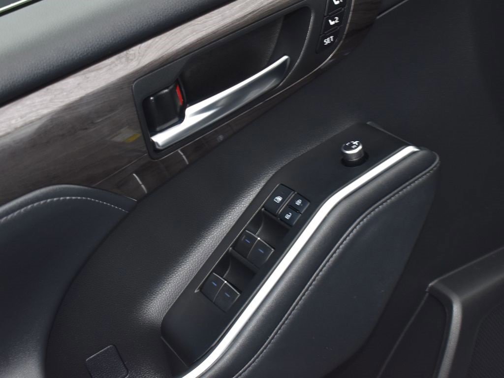 Used 2021 Toyota Highlander Limited image 9