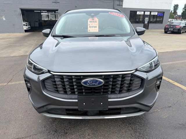 Certified 2025 Ford Escape Platinum AWD/4WD image 2