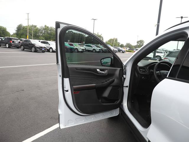 Certified 2025 Ford Escape ST-Line Select w/ Tech Pack #1 AWD/4WD image 17
