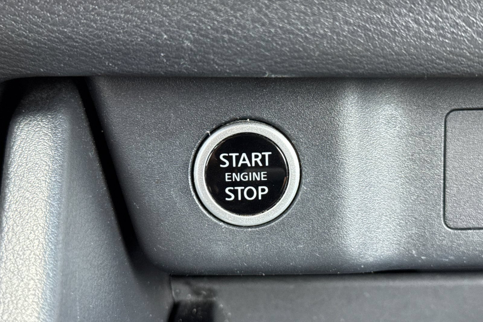 Used 2023 Nissan Rogue SV AWD/4WD image 23