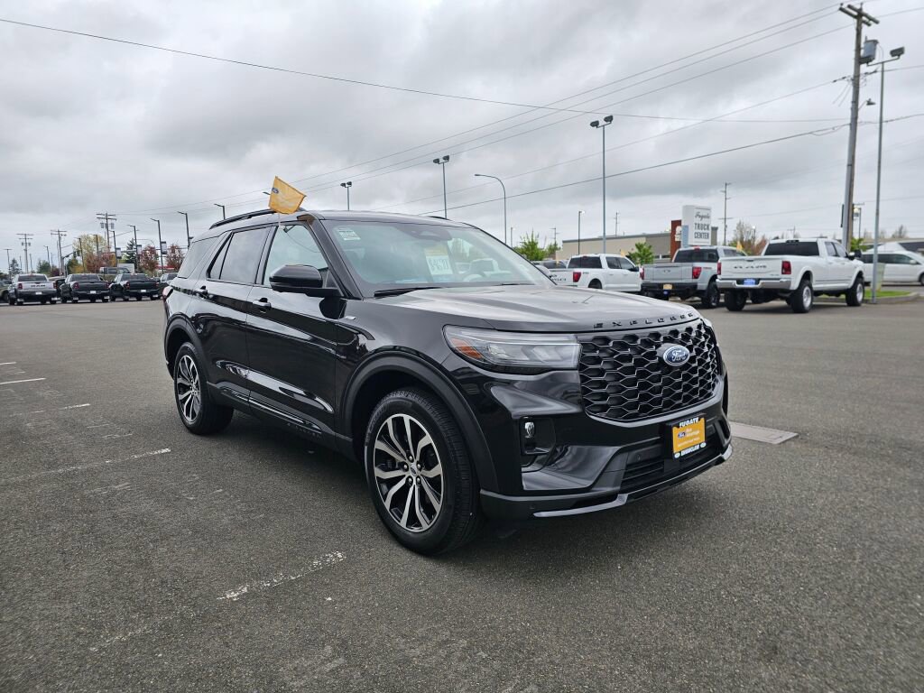 Certified 2025 Ford Explorer ST-Line AWD/4WD image 4