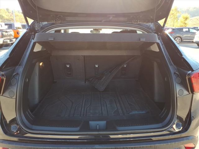 Used 2024 Chevrolet Trax LT w/ Driver Confidence Package image 20