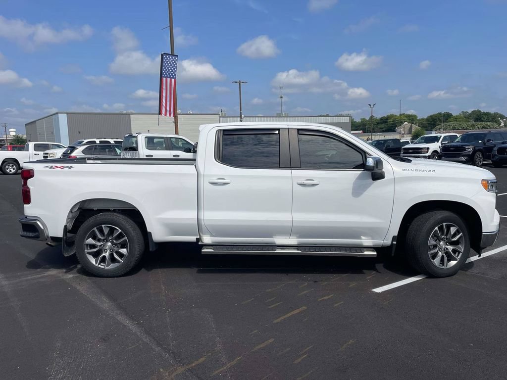 Used 2022 Chevrolet Silverado 1500 LT AWD/4WD image 2