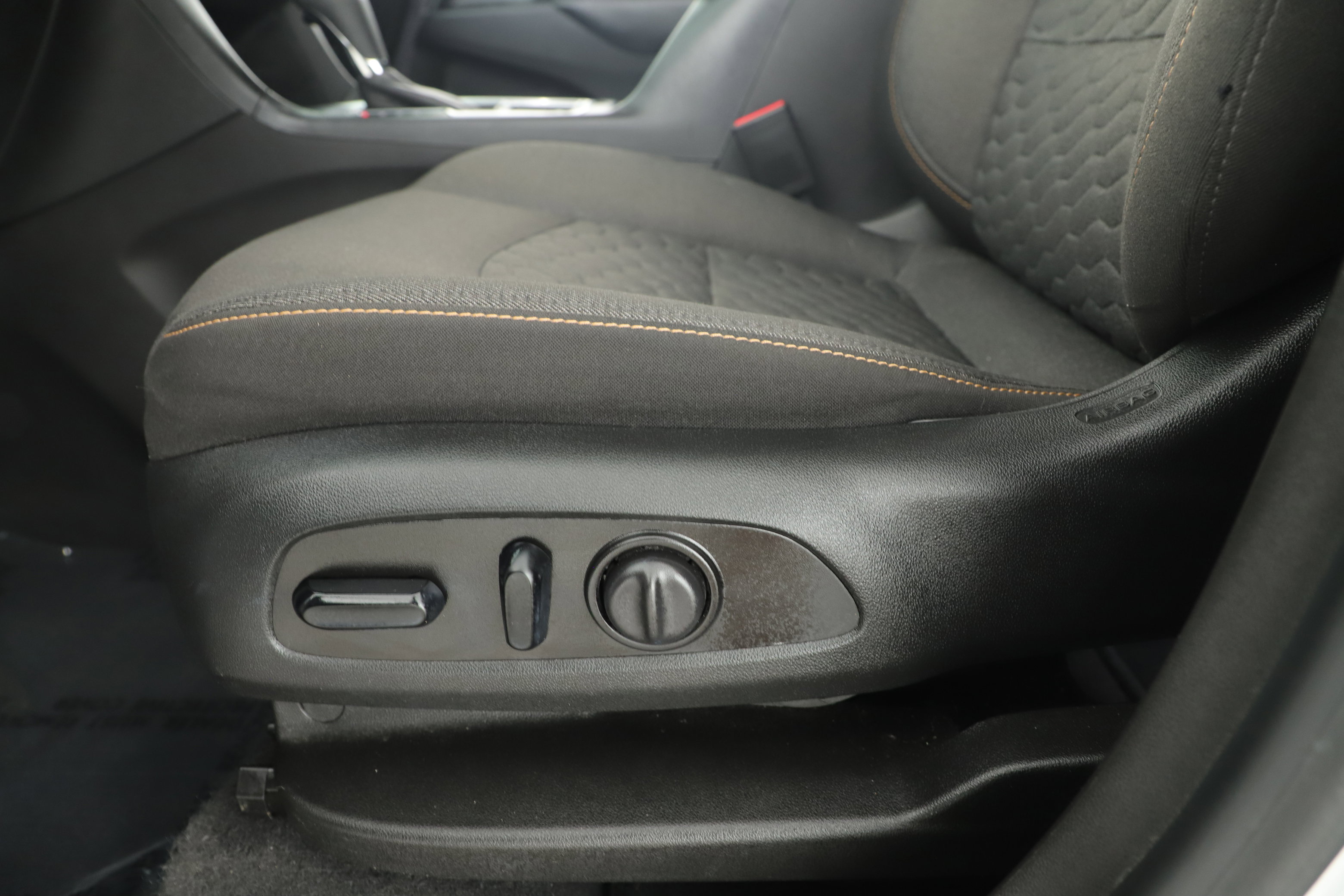 Used 2020 Chevrolet Equinox LT image 10