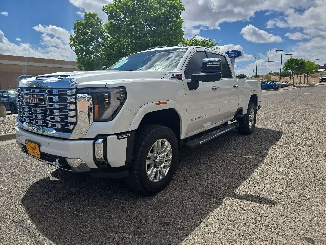 Used 2024 GMC Sierra 2500 Denali w/ Denali Reserve Package AWD/4WD image 4