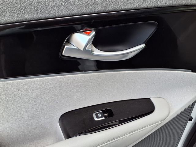 Used 2019 Kia Sorento SX image 21