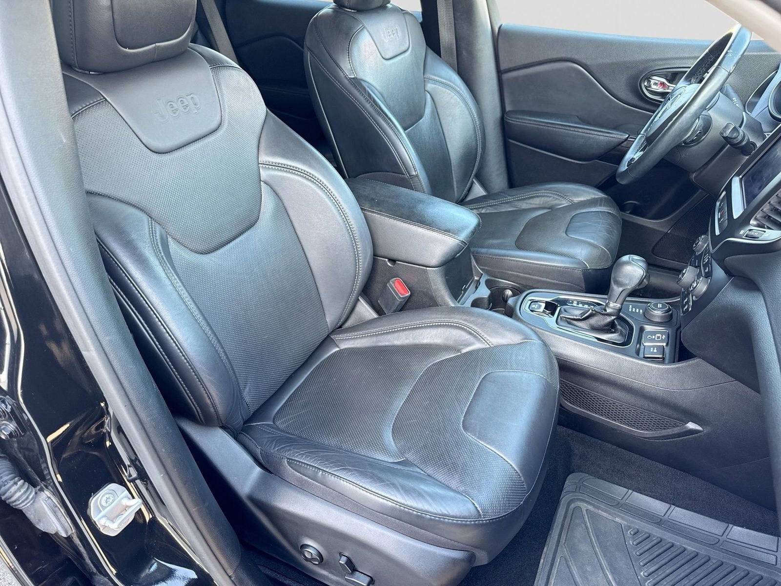 Used 2021 Jeep Cherokee Latitude Lux w/ Sun & Sound Group image 22