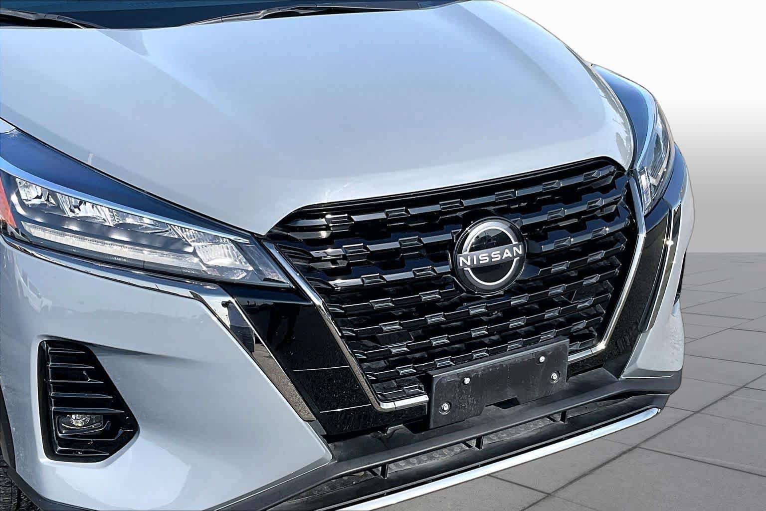 Used 2024 Nissan Kicks SR w/ SR Premium Package FWD image 25