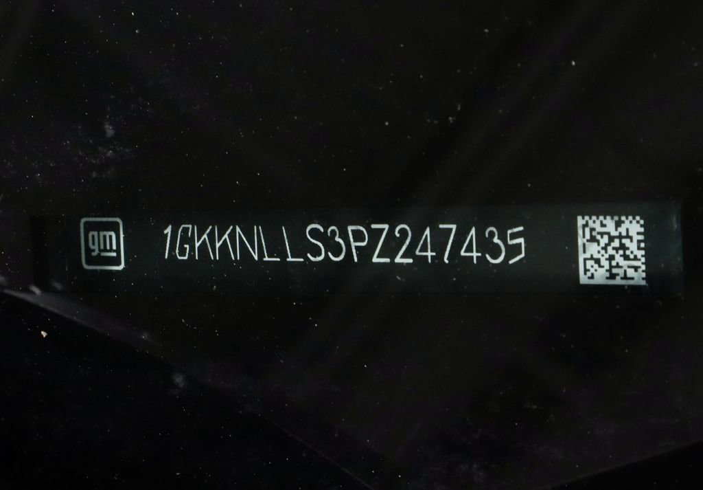 Used 2023 GMC Acadia AT4 image 32