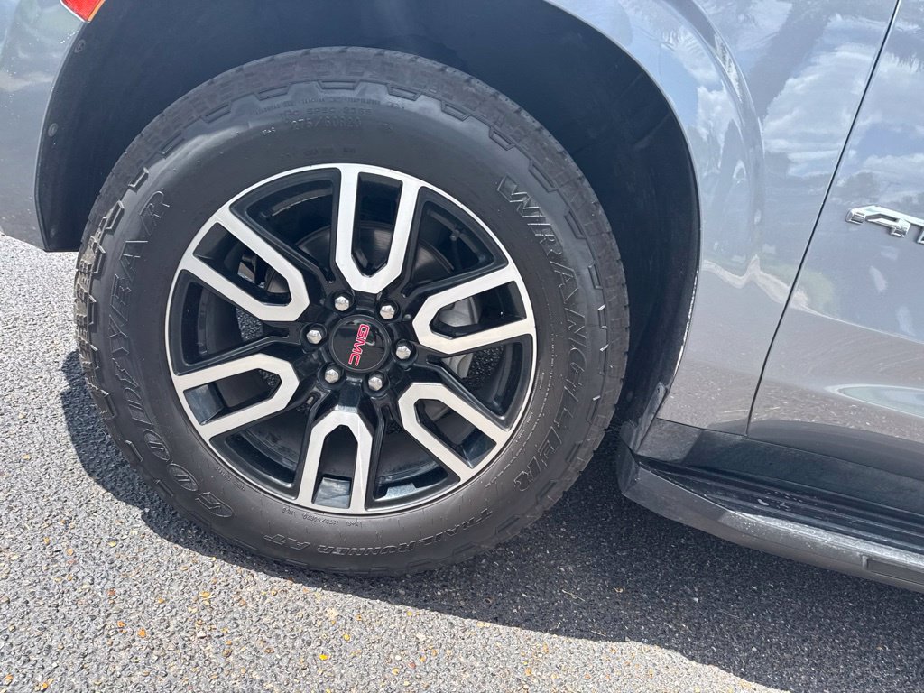 Used 2022 GMC Yukon XL AT4 AWD/4WD image 13