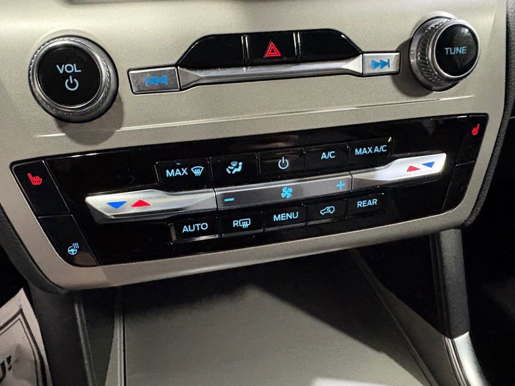 Certified 2022 Ford Explorer XLT w/ Equipment Group 202A image 17