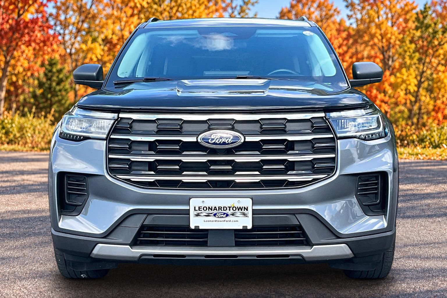 Certified 2025 Ford Explorer Active RWD image 3