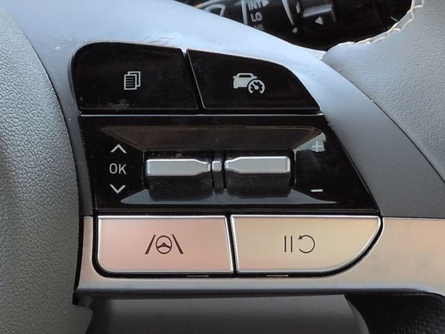 Used 2025 Hyundai Elantra Sport FWD image 23