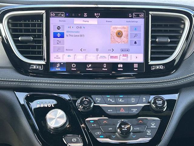 Used 2025 Chrysler Pacifica Select FWD image 15