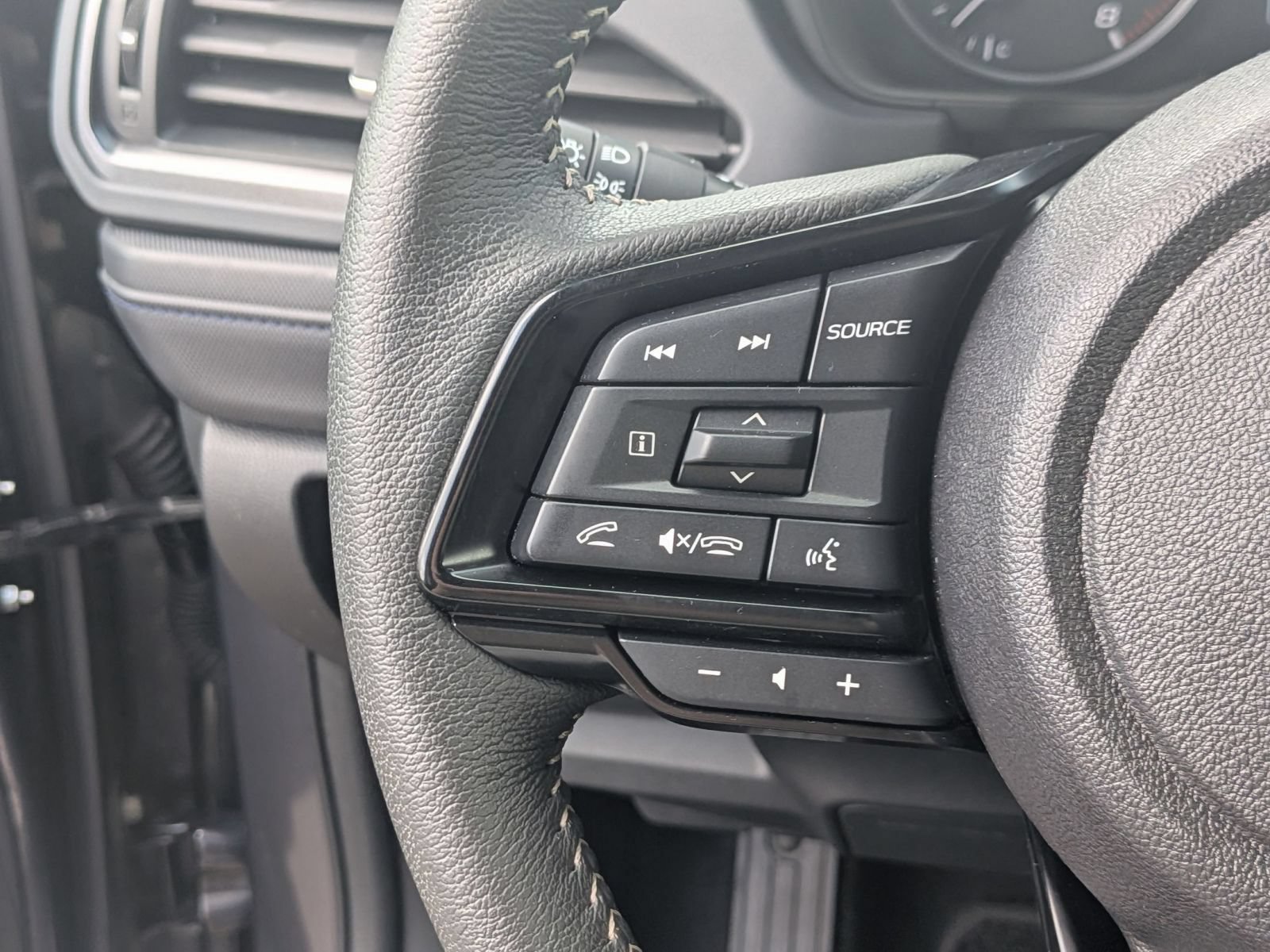 Used 2025 Subaru Forester Premium AWD/4WD image 21