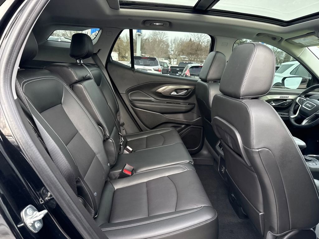 Used 2024 GMC Terrain SLT w/ Infotainment Package II image 9