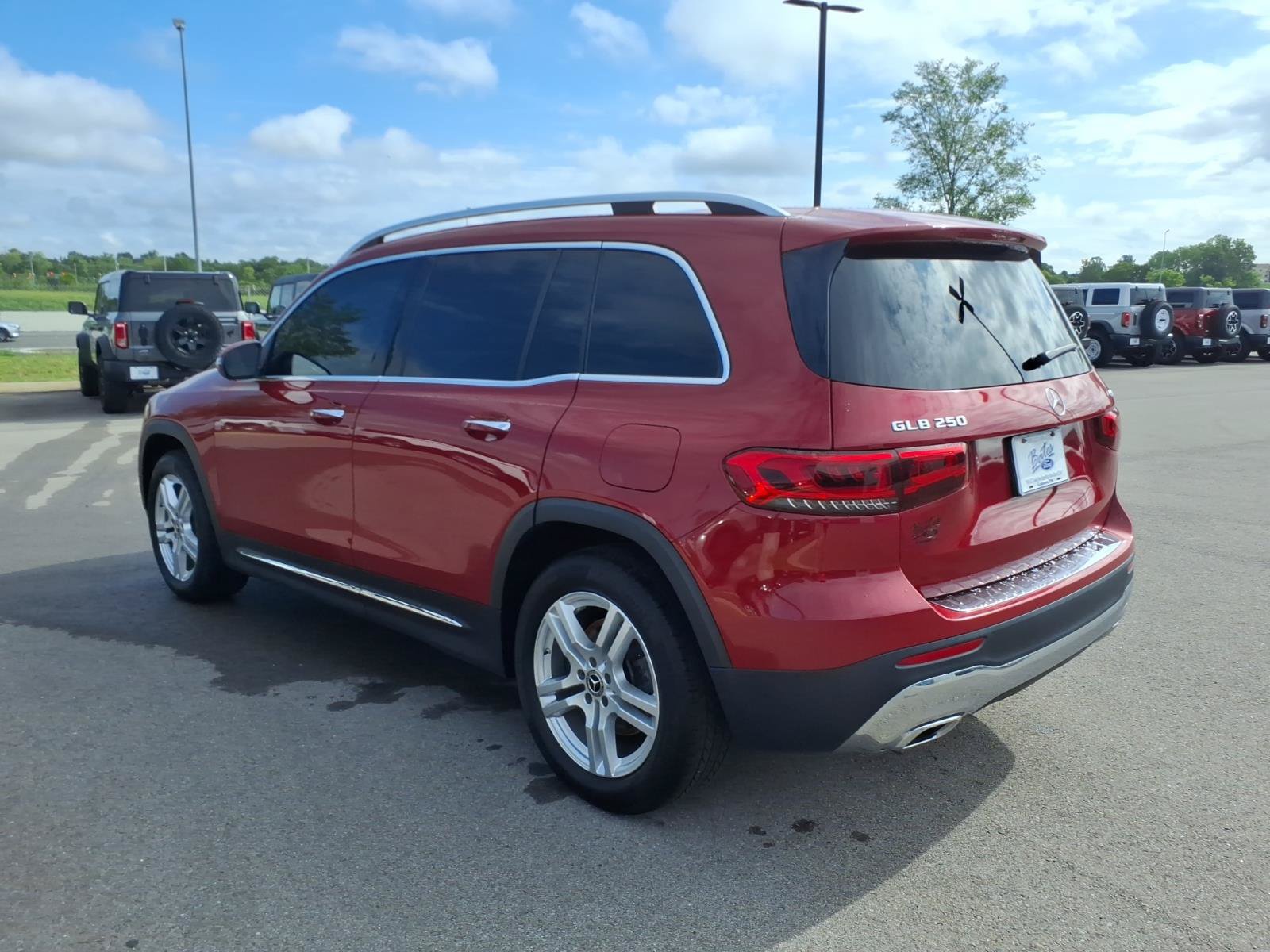 Used 2020 Mercedes-Benz GLB 250 4MATIC w/ Premium Package image 5
