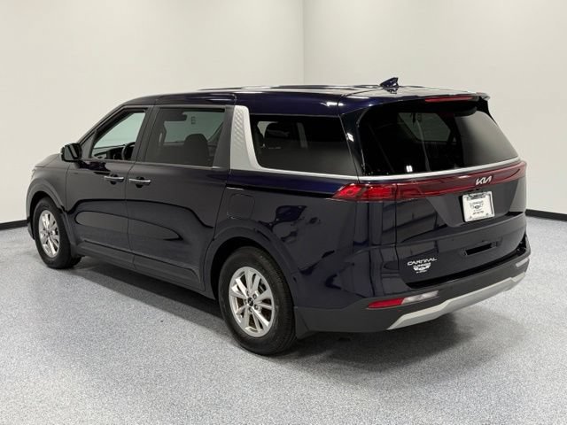 Used 2023 Kia Carnival LX FWD image 9