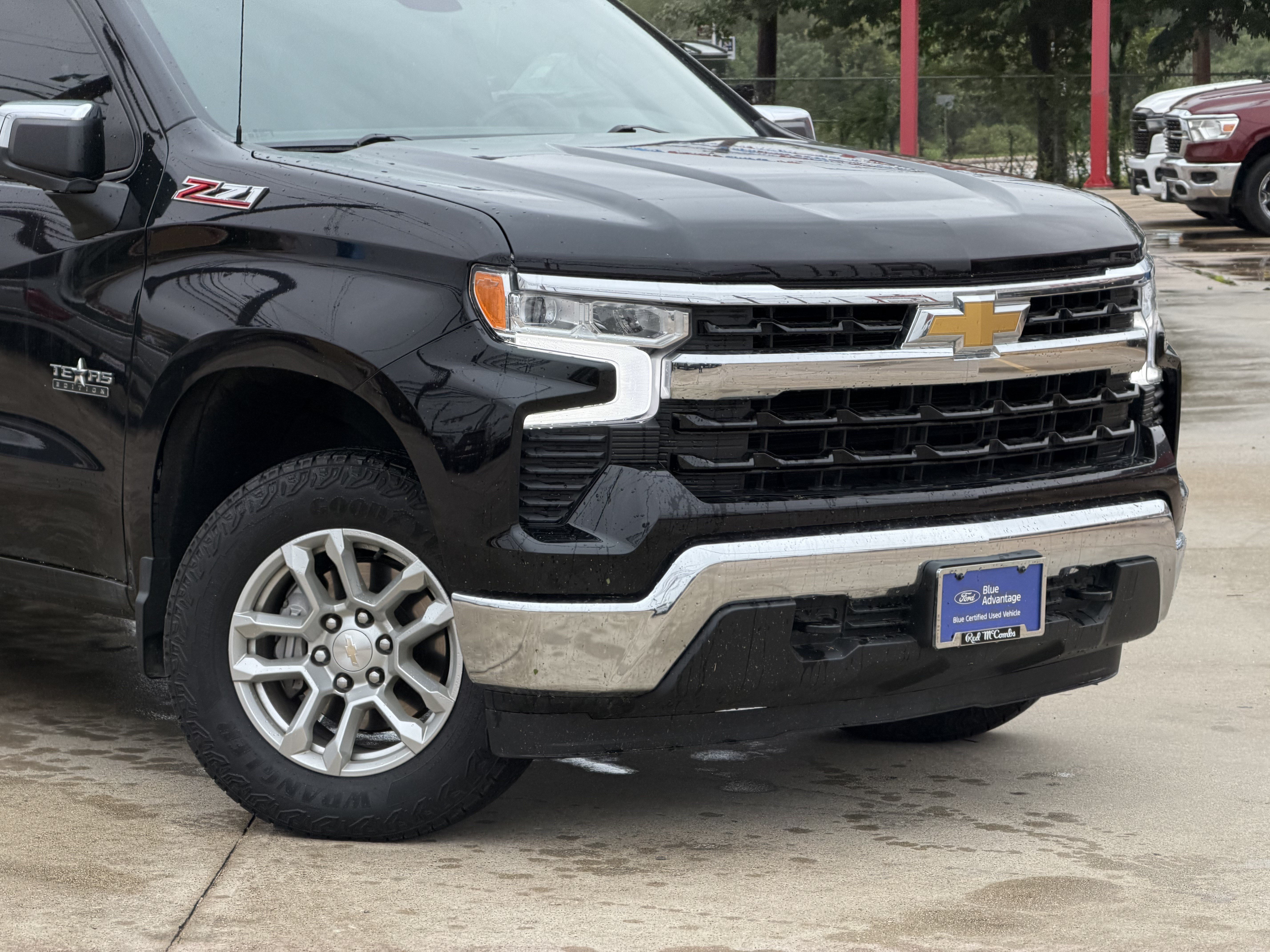Used 2024 Chevrolet Silverado 1500 LT w/ Z71 Off-Road Package AWD/4WD image 2
