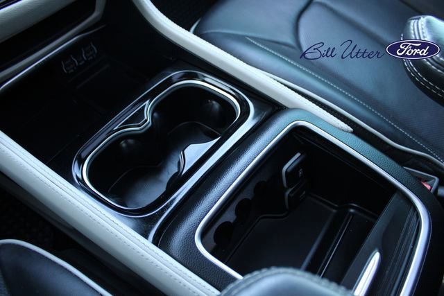 Used 2023 Chrysler Pacifica Limited image 18