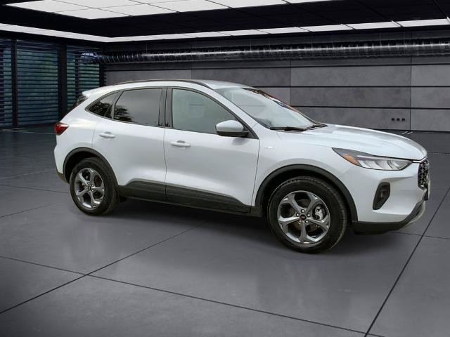 Certified 2025 Ford Escape ST-Line Select AWD/4WD image 17