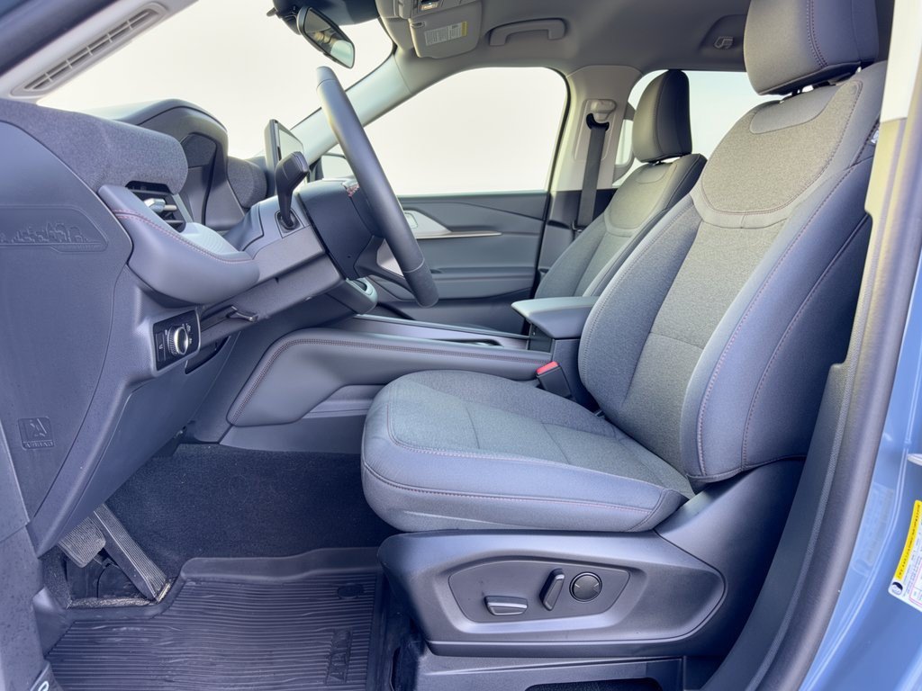 Certified 2025 Ford Explorer Active RWD image 5