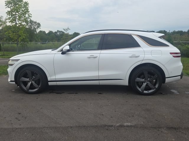 Used 2022 Genesis GV70 3.5T Sport w/ Sport Prestige Package AWD/4WD image 14