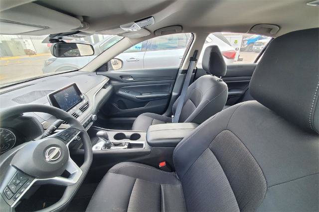 Used 2025 Nissan Altima 2.5 SV image 9