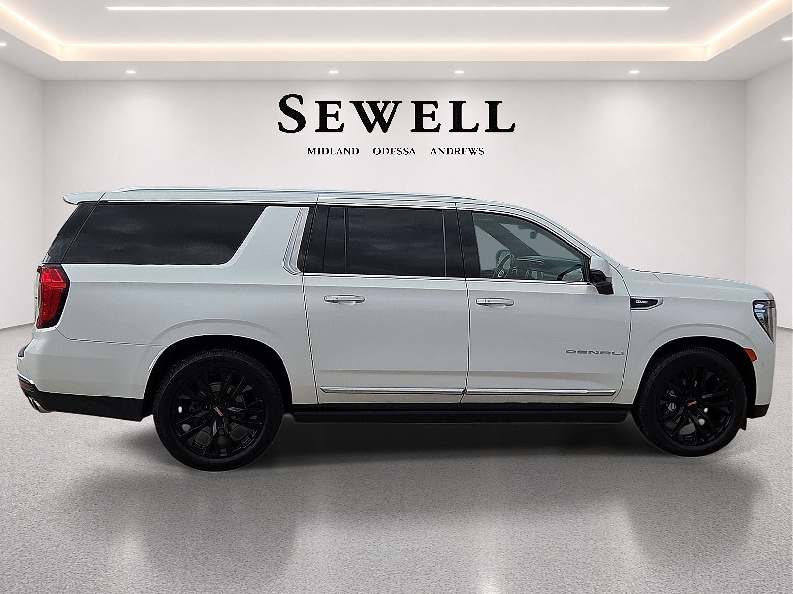 Used 2022 GMC Yukon XL Denali w/ Denali Ultimate Package AWD/4WD image 5