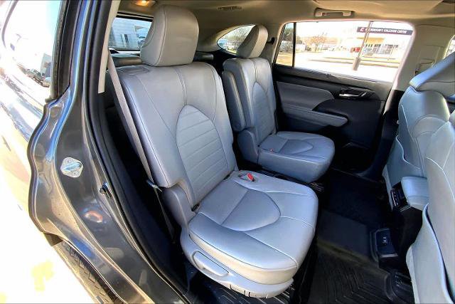 Used 2021 Toyota Highlander XLE image 19