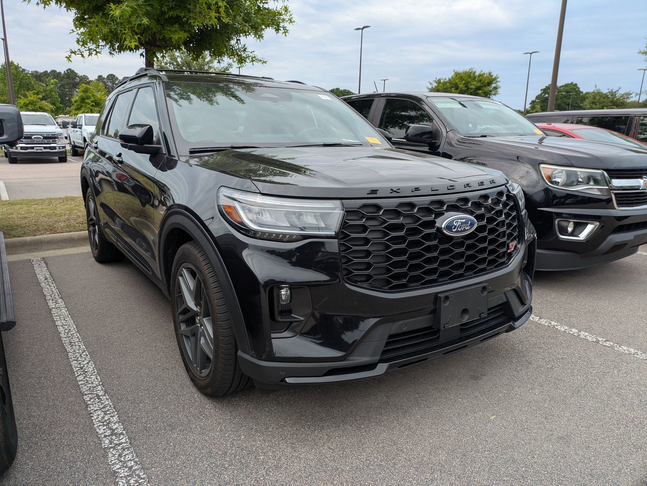 Certified 2025 Ford Explorer ST AWD/4WD image 1