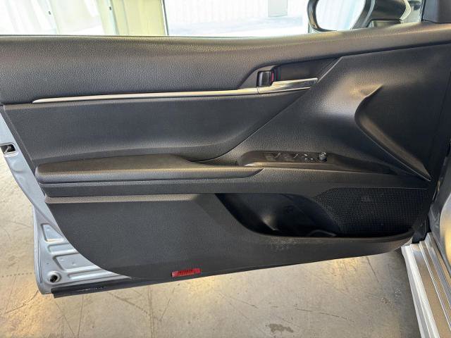 Used 2022 Toyota Camry SE FWD image 16