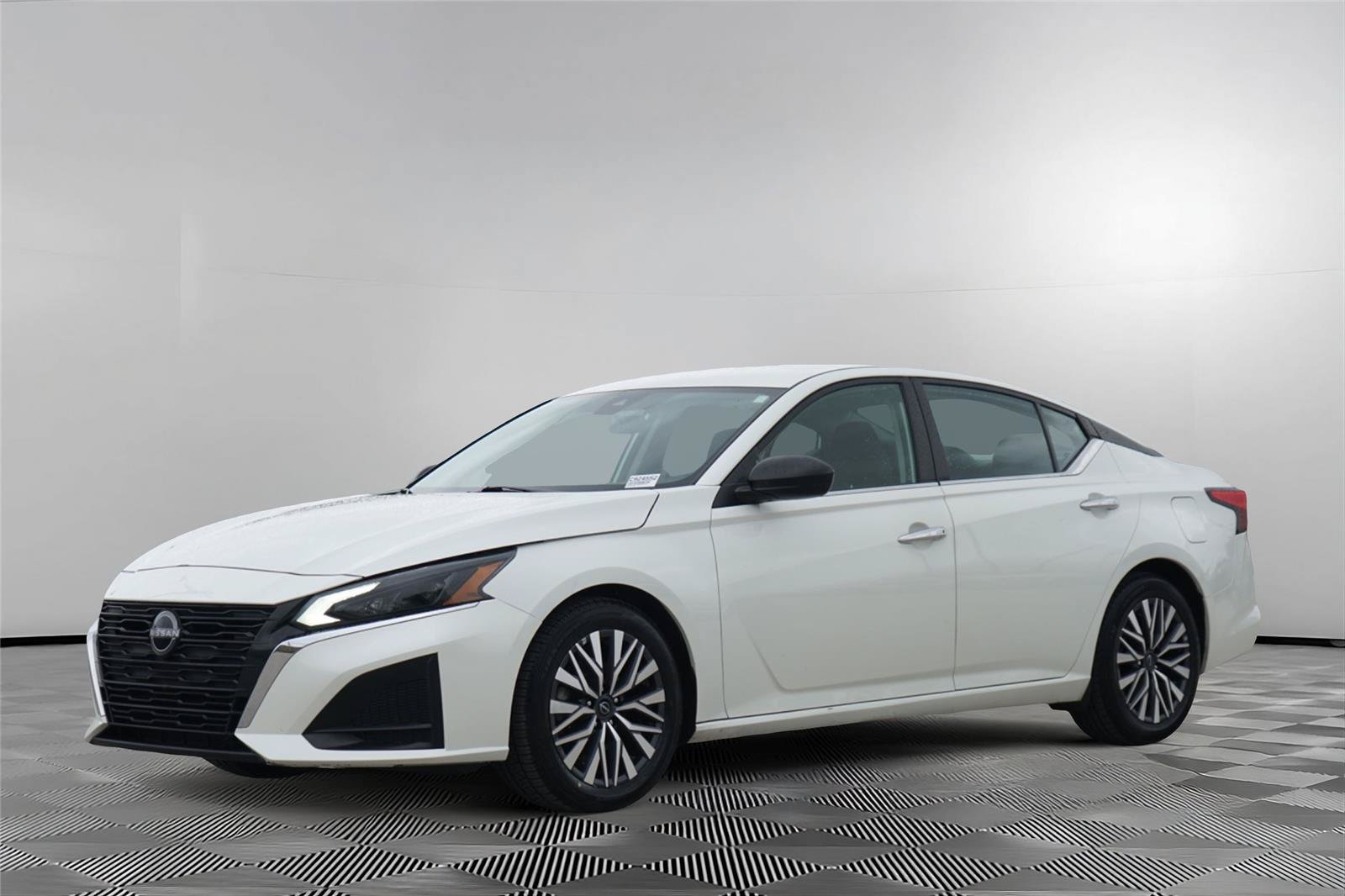 Used 2024 Nissan Altima 2.5 SV FWD image 8