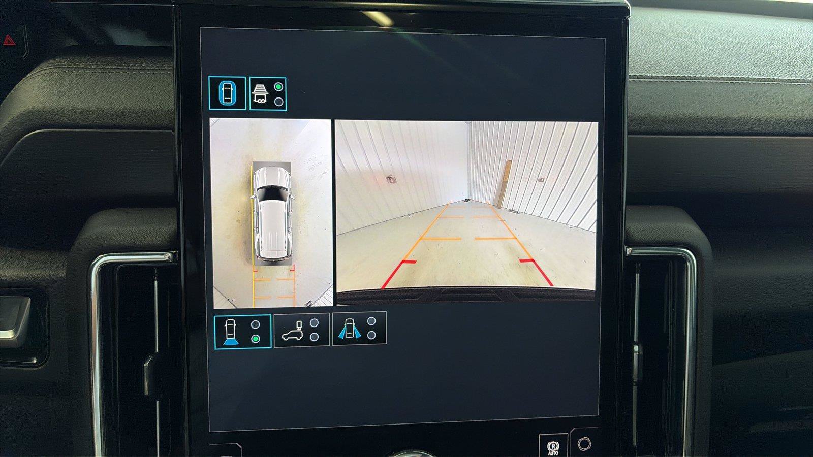 Used 2026 GMC Yukon Denali w/ Sun & Power Step Package AWD/4WD image 36