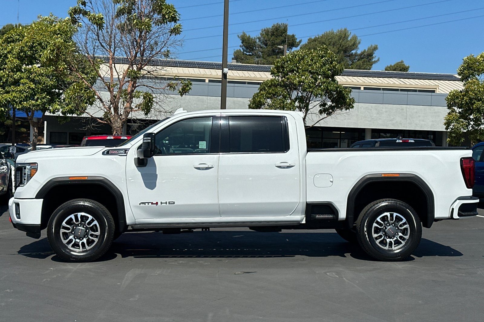 Used 2022 GMC Sierra 2500 AT4 AWD/4WD image 9