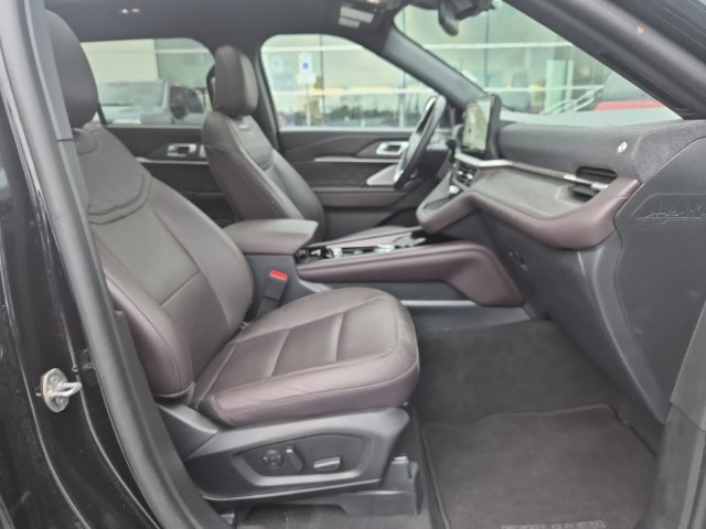 Certified 2025 Ford Explorer Platinum w/ LUX Leather Package AWD/4WD image 30