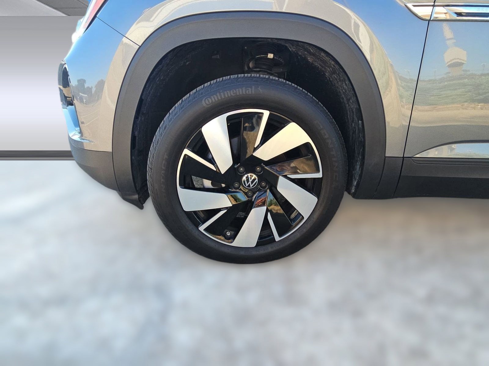 Used 2025 Volkswagen Atlas Cross Sport SE image 12