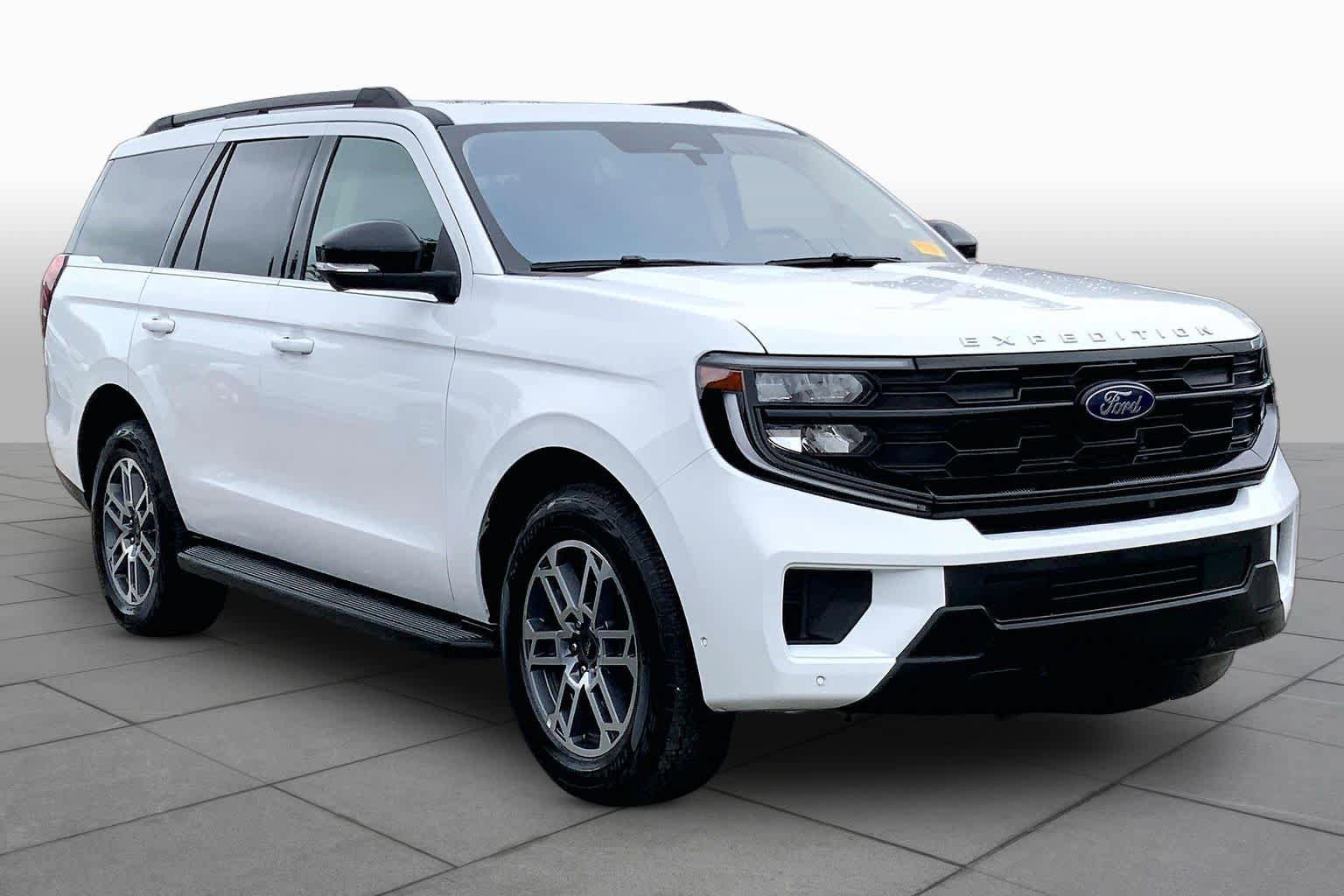 Certified 2025 Ford Expedition Active AWD/4WD image 3