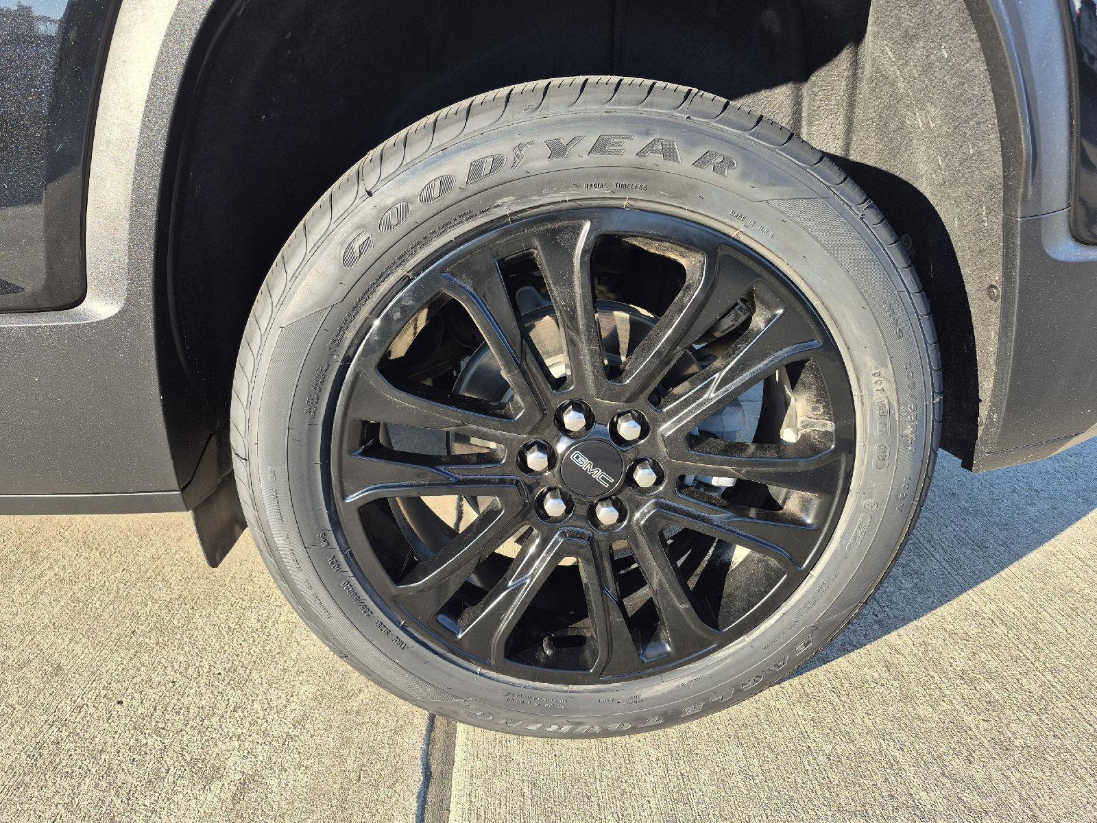 Used 2023 GMC Acadia SLE w/ Driver Convenience Package image 8