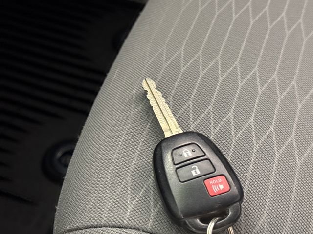 Used 2018 Toyota Tacoma SR5 AWD/4WD image 42