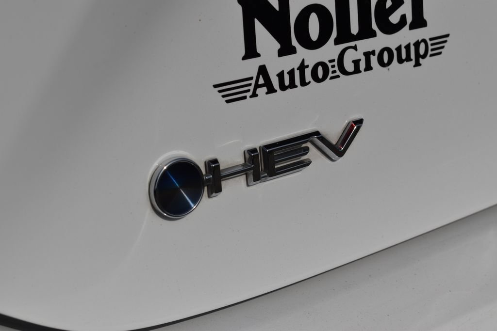 Used 2025 Toyota Camry LE FWD image 12