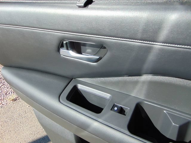 Used 2022 Nissan Pathfinder SL w/ SL Black Package AWD/4WD image 23
