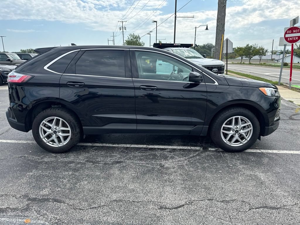 Certified 2024 Ford Edge SEL w/ Convenience Package AWD/4WD image 2