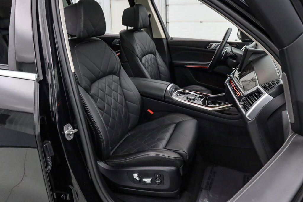 Used 2024 BMW X7 xDrive40i w/ Premium Package image 31