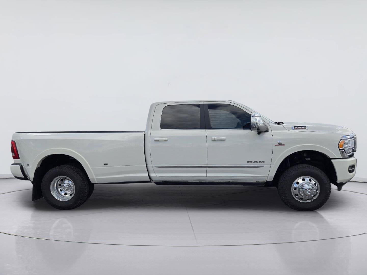 Used 2024 RAM 3500 Limited AWD/4WD image 4
