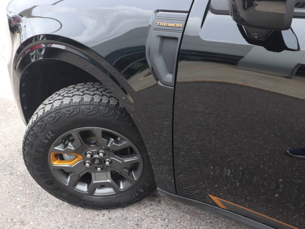 Certified 2025 Ford Maverick Tremor AWD/4WD image 3