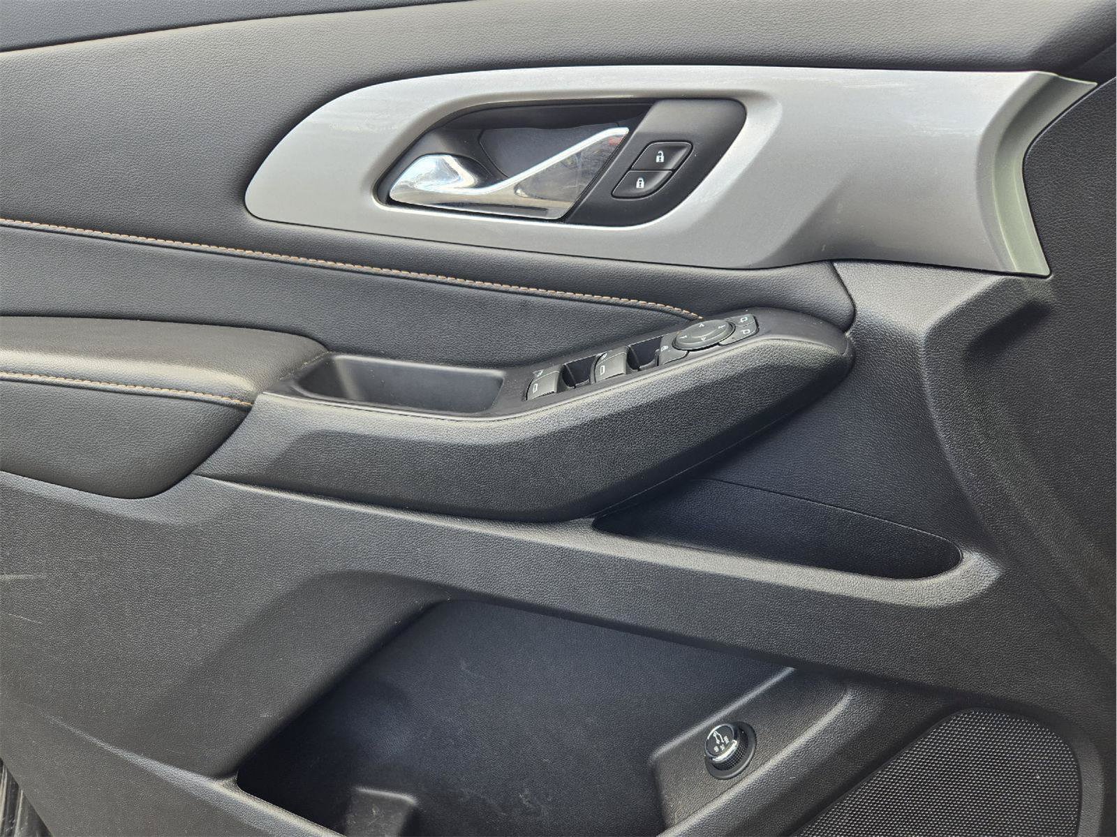 Used 2019 Chevrolet Traverse LT FWD image 21