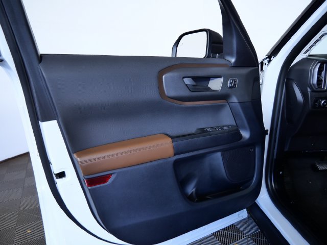 Certified 2025 Ford Bronco Sport Outer Banks w/ Outer Banks Tech Package+ AWD/4WD image 17