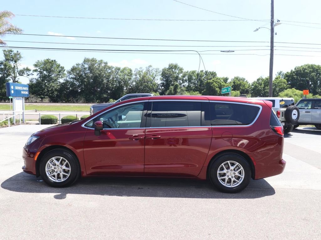 Used 2023 Chrysler Voyager LX FWD image 5